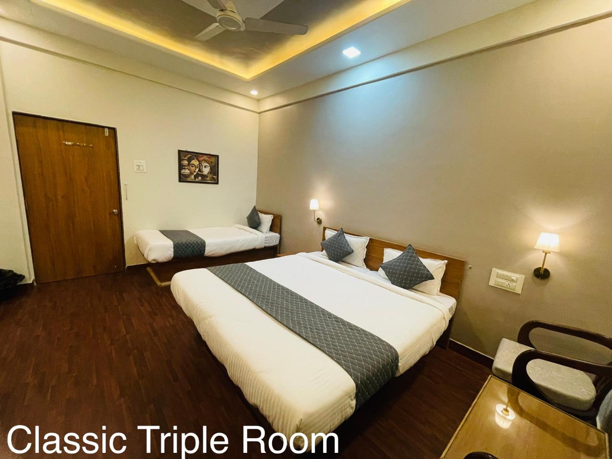 Hotel Sp Majestic Pandharpur Ngoại thất bức ảnh